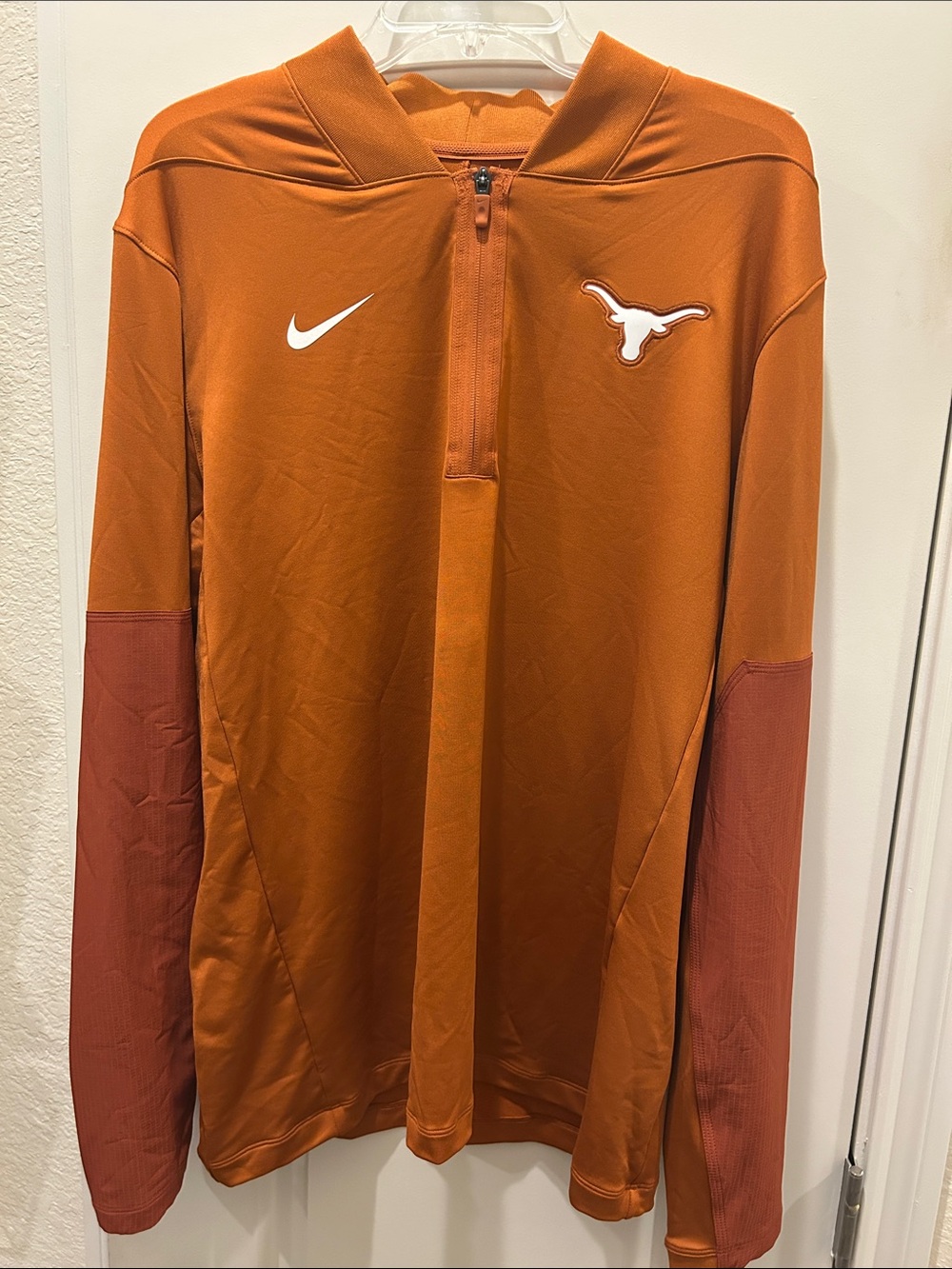 Nike Men’s L Burnt Orange Texas Longhorns 1/4 Zip Performance Pullover like new!